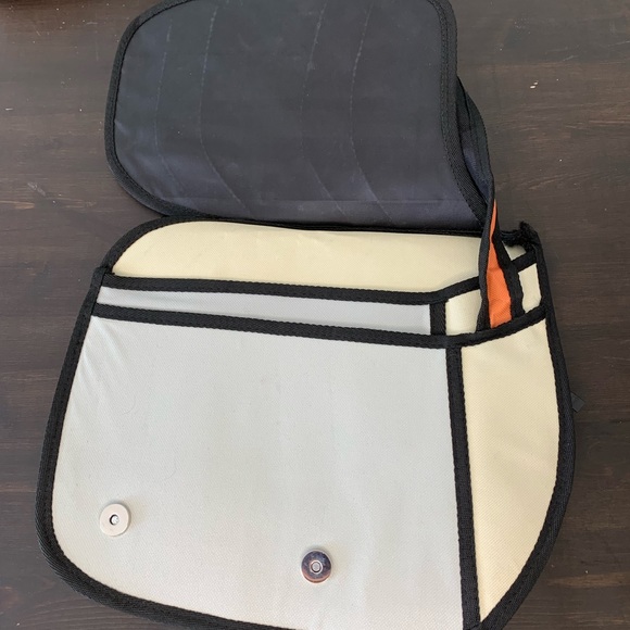 2D cartoon crossbody bag - Picture 4 of 9